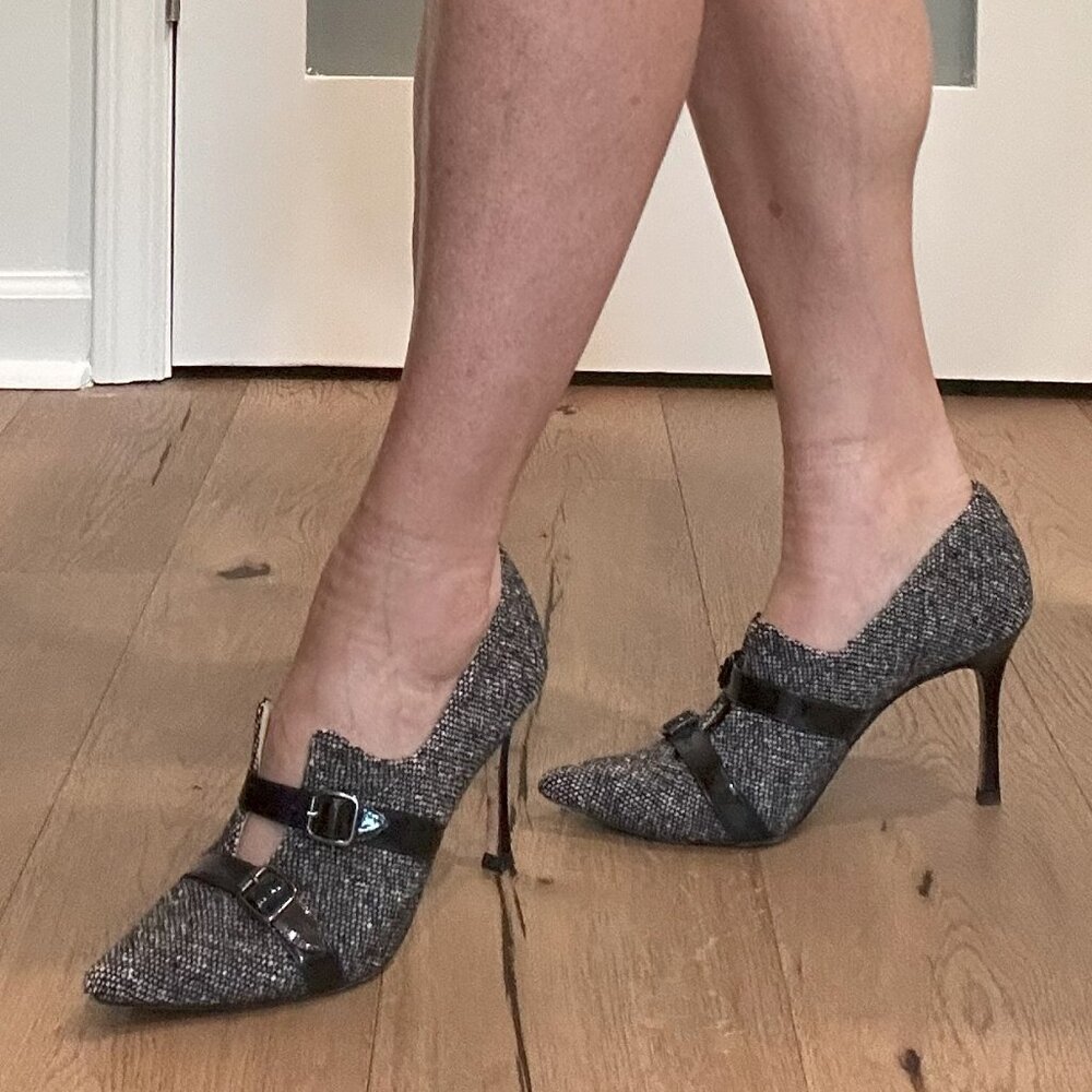 MANOLO BLAHNIK Coupe Tweed.  Size 38 1/2"